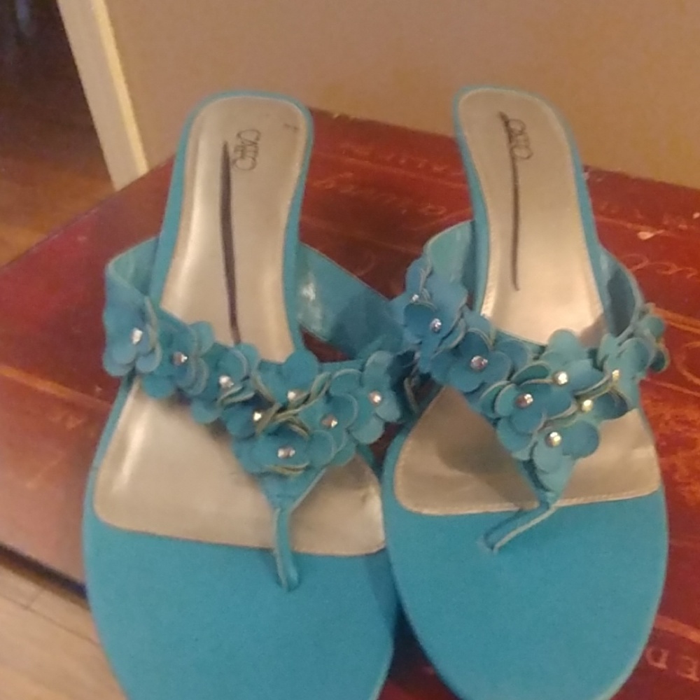 Ladies Sz 12 Kitten Heel Sandals